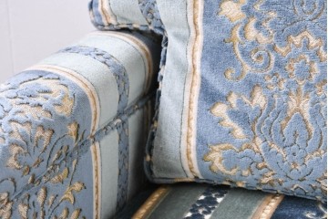 中古　超美品　アメリカ　DREXEL HERITAGE(ドレクセルヘリテイジ)　高級感のある織柄ファブリックが上品な三人掛けソファ　(R-085233)