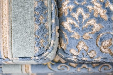 中古　超美品　アメリカ　DREXEL HERITAGE(ドレクセルヘリテイジ)　高級感のある織柄ファブリックが上品な三人掛けソファ　(R-085233)