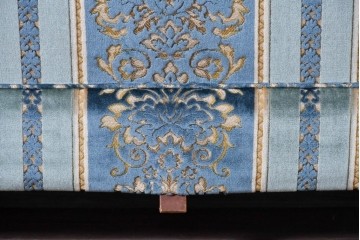 中古　超美品　アメリカ　DREXEL HERITAGE(ドレクセルヘリテイジ)　高級感のある織柄ファブリックが上品な三人掛けソファ　(R-085233)