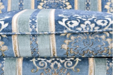 中古　超美品　アメリカ　DREXEL HERITAGE(ドレクセルヘリテイジ)　高級感のある織柄ファブリックが上品な三人掛けソファ　(R-085233)