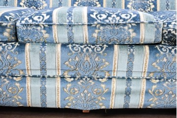 中古　超美品　アメリカ　DREXEL HERITAGE(ドレクセルヘリテイジ)　高級感のある織柄ファブリックが上品な三人掛けソファ　(R-085233)