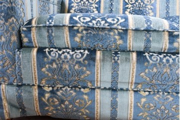 中古　超美品　アメリカ　DREXEL HERITAGE(ドレクセルヘリテイジ)　高級感のある織柄ファブリックが上品な三人掛けソファ　(R-085233)