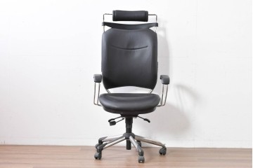 中古　美品　高級品!!　ドイツ　インタースツール(Interstuhl)　柔らかな光沢のあるレザーが上品なヘッドレスト付きオフィスチェア　定価71万円相当　(R-085234)