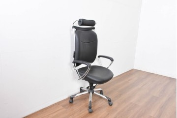 中古　美品　高級品!!　ドイツ　インタースツール(Interstuhl)　柔らかな光沢のあるレザーが上品なヘッドレスト付きオフィスチェア　定価71万円相当　(R-085234)