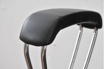 中古　美品　高級品!!　ドイツ　インタースツール(Interstuhl)　柔らかな光沢のあるレザーが上品なヘッドレスト付きオフィスチェア　定価71万円相当　(R-085234)