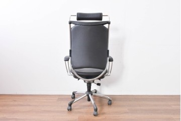 中古　美品　高級品!!　ドイツ　インタースツール(Interstuhl)　柔らかな光沢のあるレザーが上品なヘッドレスト付きオフィスチェア　定価71万円相当　(R-085234)