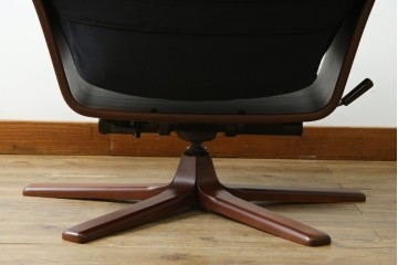 北欧ヴィンテージ　スウェーデン　G-Mobel社　包み込むようなデザインの本革パーソナルチェア　(R-085235)