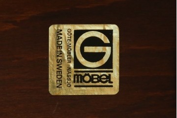 北欧ヴィンテージ　スウェーデン　G-Mobel社　包み込むようなデザインの本革パーソナルチェア　(R-085235)