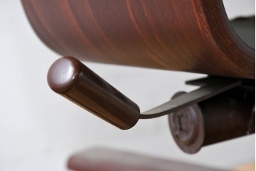 北欧ヴィンテージ　スウェーデン　G-Mobel社　包み込むようなデザインの本革パーソナルチェア　(R-085235)