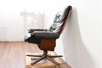 北欧ヴィンテージ　スウェーデン　G-Mobel社　包み込むようなデザインの本革パーソナルチェア　(R-085235)