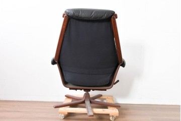 北欧ヴィンテージ　スウェーデン　G-Mobel社　包み込むようなデザインの本革パーソナルチェア　(R-085235)