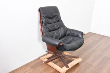 北欧ヴィンテージ　スウェーデン　G-Mobel社　包み込むようなデザインの本革パーソナルチェア　(R-085235)