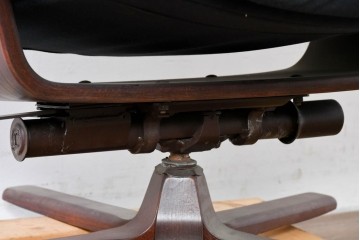 北欧ヴィンテージ　スウェーデン　G-Mobel社　包み込むようなデザインの本革パーソナルチェア　(R-085235)