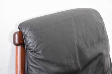 北欧ヴィンテージ　スウェーデン　G-Mobel社　包み込むようなデザインの本革パーソナルチェア　(R-085235)