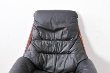 北欧ヴィンテージ　スウェーデン　G-Mobel社　包み込むようなデザインの本革パーソナルチェア　(R-085235)