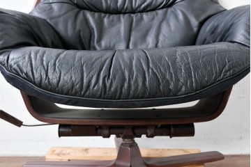 北欧ヴィンテージ　スウェーデン　G-Mobel社　包み込むようなデザインの本革パーソナルチェア　(R-085235)