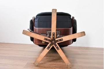 北欧ヴィンテージ　スウェーデン　G-Mobel社　包み込むようなデザインの本革パーソナルチェア　(R-085235)