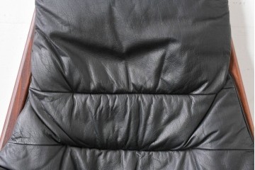 北欧ヴィンテージ　スウェーデン　G-Mobel社　包み込むようなデザインの本革パーソナルチェア　(R-085235)