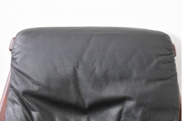 北欧ヴィンテージ　スウェーデン　G-Mobel社　包み込むようなデザインの本革パーソナルチェア　(R-085235)