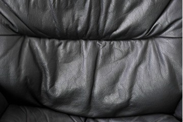 北欧ヴィンテージ　スウェーデン　G-Mobel社　包み込むようなデザインの本革パーソナルチェア　(R-085235)