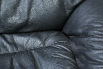 北欧ヴィンテージ　スウェーデン　G-Mobel社　包み込むようなデザインの本革パーソナルチェア　(R-085235)