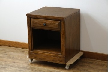 アメリカヴィンテージ　美品　DREXEL HERITAGE(ドレクセルヘリテイジ)　直線的でシンプルなデザインのサイドテーブル　(R-085236)