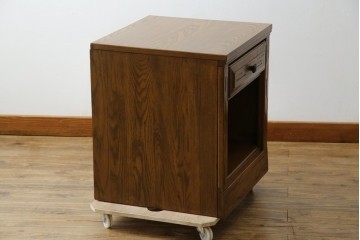 アメリカヴィンテージ　美品　DREXEL HERITAGE(ドレクセルヘリテイジ)　直線的でシンプルなデザインのサイドテーブル　(R-085236)