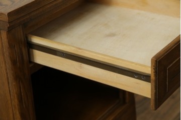 アメリカヴィンテージ　美品　DREXEL HERITAGE(ドレクセルヘリテイジ)　直線的でシンプルなデザインのサイドテーブル　(R-085236)