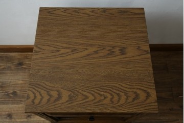 アメリカヴィンテージ　美品　DREXEL HERITAGE(ドレクセルヘリテイジ)　直線的でシンプルなデザインのサイドテーブル　(R-085236)