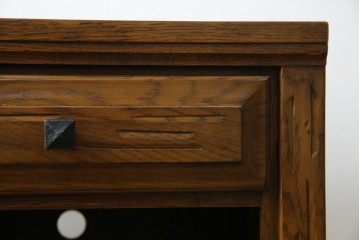 アメリカヴィンテージ　美品　DREXEL HERITAGE(ドレクセルヘリテイジ)　直線的でシンプルなデザインのサイドテーブル　(R-085236)