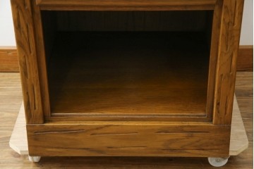 アメリカヴィンテージ　美品　DREXEL HERITAGE(ドレクセルヘリテイジ)　直線的でシンプルなデザインのサイドテーブル　(R-085236)