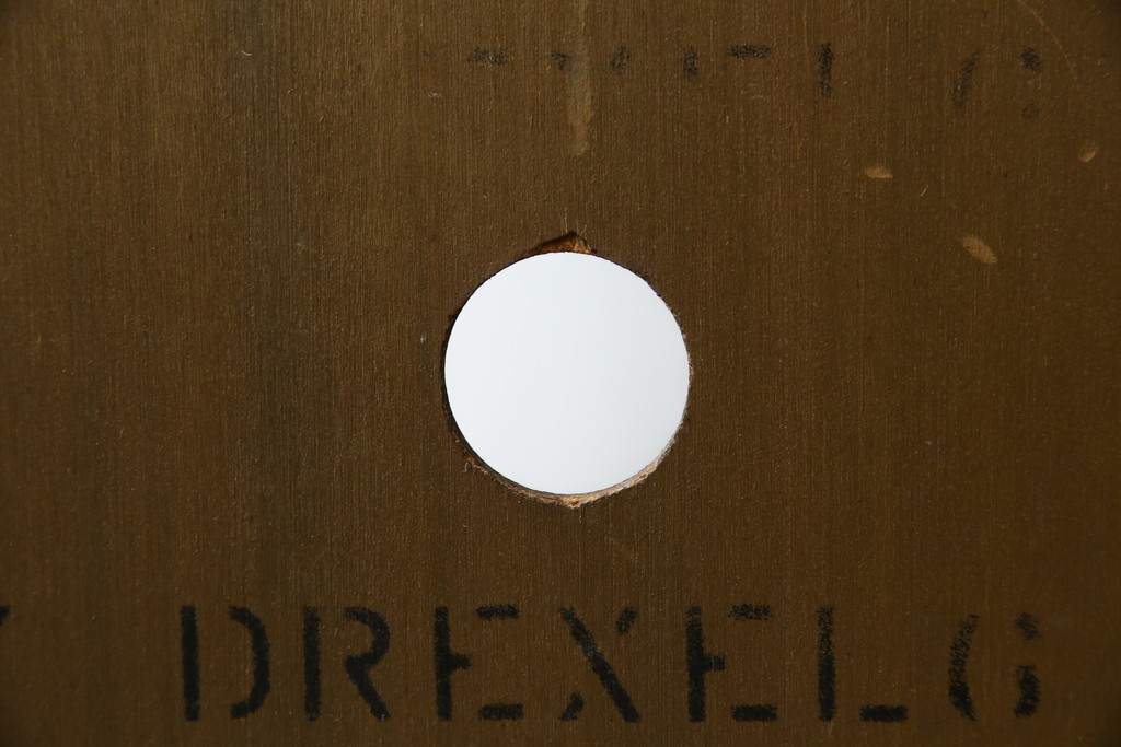 アメリカヴィンテージ　美品　DREXEL HERITAGE(ドレクセルヘリテイジ)　直線的でシンプルなデザインのサイドテーブル　(R-085236)