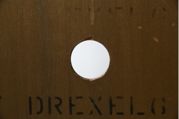 アメリカヴィンテージ　美品　DREXEL HERITAGE(ドレクセルヘリテイジ)　直線的でシンプルなデザインのサイドテーブル　(R-085236)