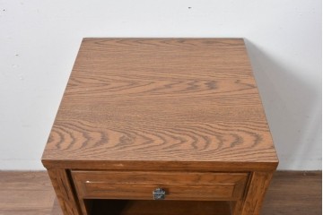 中古　美品　DREXEL HERITAGE(ドレクセルヘリテイジ)　優雅な佇まいが魅力のサイドテーブル　(R-085236)