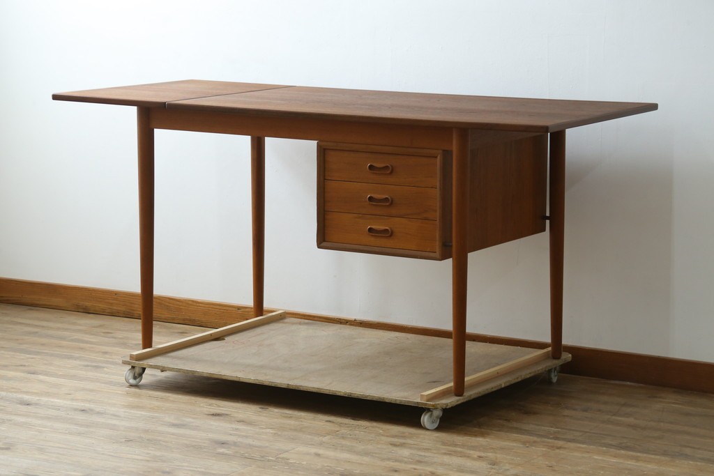 デンマークヴィンテージ　希少!!　アルネ・ヴォッダー(Arne Vodder)デザイン　洗練されたミッドセンチュリースタイルの拡張天板付きパートナーデスク　(R-085237)