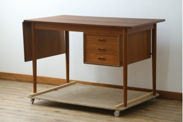 デンマークヴィンテージ　希少!!　アルネ・ヴォッダー(Arne Vodder)デザイン　洗練されたミッドセンチュリースタイルの拡張天板付きパートナーデスク　(R-085237)