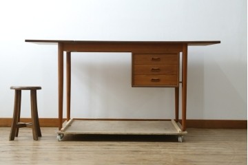 デンマークヴィンテージ　希少!!　アルネ・ヴォッダー(Arne Vodder)デザイン　洗練されたミッドセンチュリースタイルの拡張天板付きパートナーデスク　(R-085237)