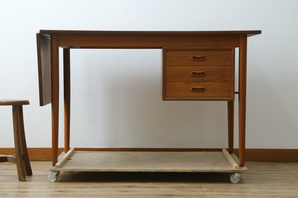 デンマークヴィンテージ　希少!!　アルネ・ヴォッダー(Arne Vodder)デザイン　洗練されたミッドセンチュリースタイルの拡張天板付きパートナーデスク　(R-085237)