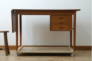 デンマークヴィンテージ　希少!!　アルネ・ヴォッダー(Arne Vodder)デザイン　洗練されたミッドセンチュリースタイルの拡張天板付きパートナーデスク　(R-085237)