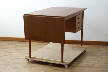 デンマークヴィンテージ　希少!!　アルネ・ヴォッダー(Arne Vodder)デザイン　洗練されたミッドセンチュリースタイルの拡張天板付きパートナーデスク　(R-085237)