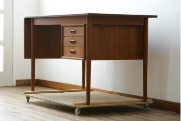 デンマークヴィンテージ　希少!!　アルネ・ヴォッダー(Arne Vodder)デザイン　洗練されたミッドセンチュリースタイルの拡張天板付きパートナーデスク　(R-085237)
