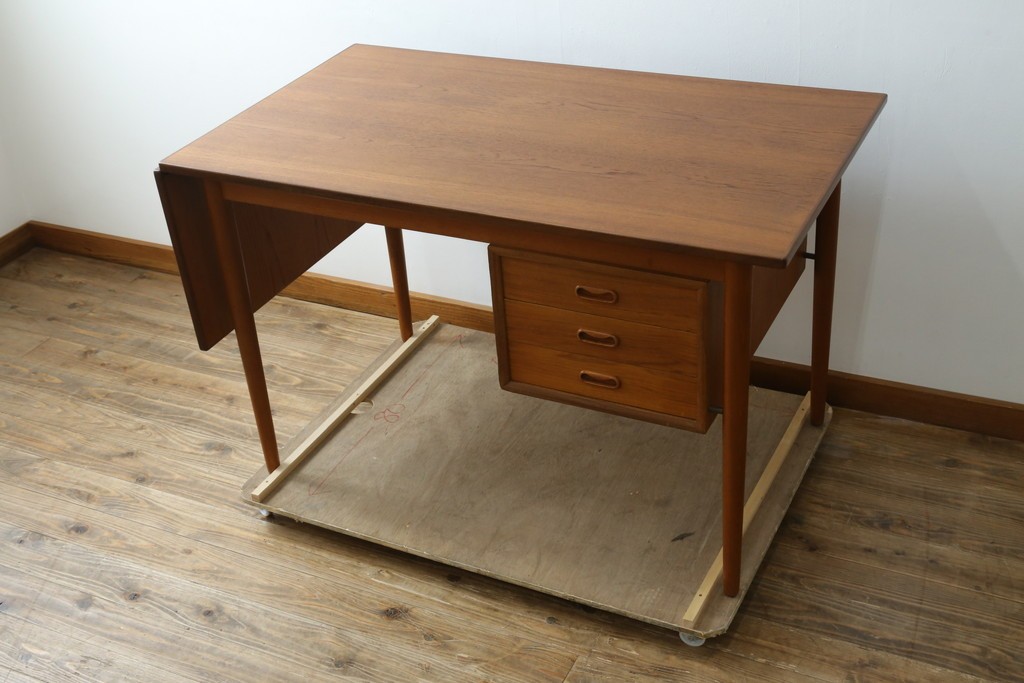 デンマークヴィンテージ　希少!!　アルネ・ヴォッダー(Arne Vodder)デザイン　洗練されたミッドセンチュリースタイルの拡張天板付きパートナーデスク　(R-085237)