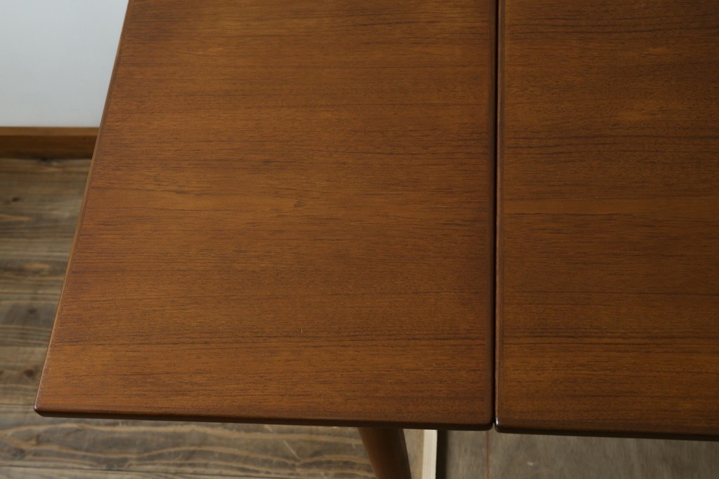 デンマークヴィンテージ　希少!!　アルネ・ヴォッダー(Arne Vodder)デザイン　洗練されたミッドセンチュリースタイルの拡張天板付きパートナーデスク　(R-085237)