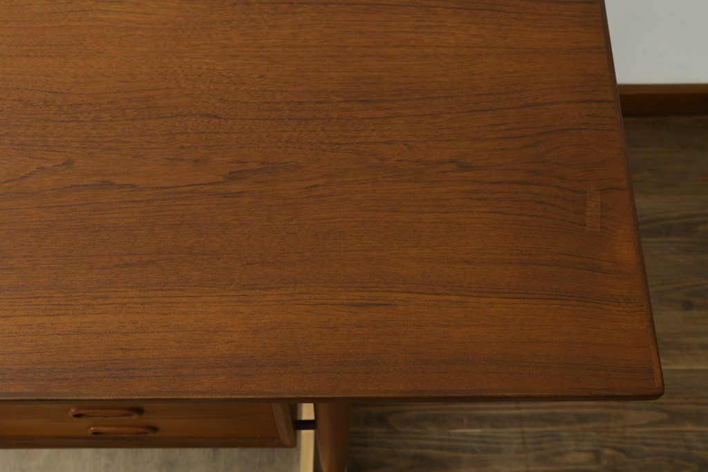 デンマークヴィンテージ　希少!!　アルネ・ヴォッダー(Arne Vodder)デザイン　洗練されたミッドセンチュリースタイルの拡張天板付きパートナーデスク　(R-085237)