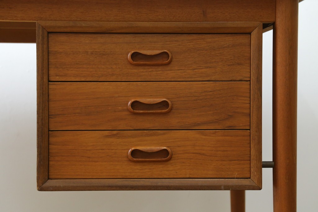 デンマークヴィンテージ　希少!!　アルネ・ヴォッダー(Arne Vodder)デザイン　洗練されたミッドセンチュリースタイルの拡張天板付きパートナーデスク　(R-085237)