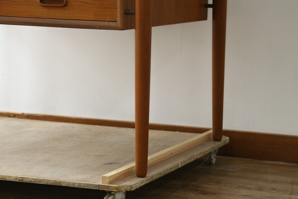 デンマークヴィンテージ　希少!!　アルネ・ヴォッダー(Arne Vodder)デザイン　洗練されたミッドセンチュリースタイルの拡張天板付きパートナーデスク　(R-085237)