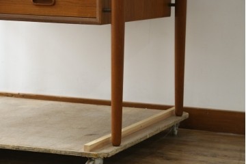 デンマークヴィンテージ　希少!!　アルネ・ヴォッダー(Arne Vodder)デザイン　洗練されたミッドセンチュリースタイルの拡張天板付きパートナーデスク　(R-085237)