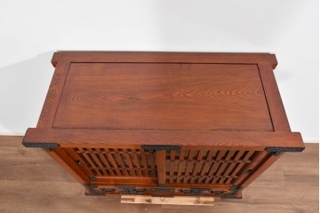 中古　超美品　上品な佇まいの格子引戸付き水屋箪笥サイドボード　(R-085239)