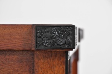 中古　超美品　上品な佇まいの格子引戸付き水屋箪笥サイドボード　(R-085239)