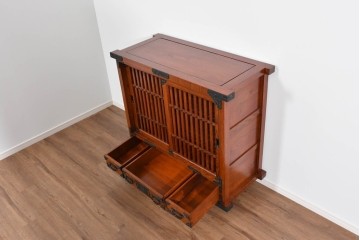 中古　超美品　上品な佇まいの格子引戸付き水屋箪笥サイドボード　(R-085239)